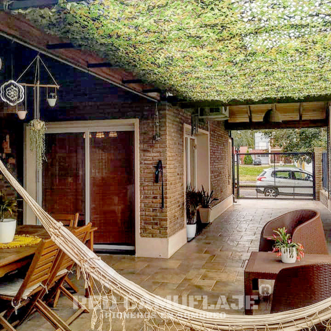 Red Woodland Camo | Color: Bosque